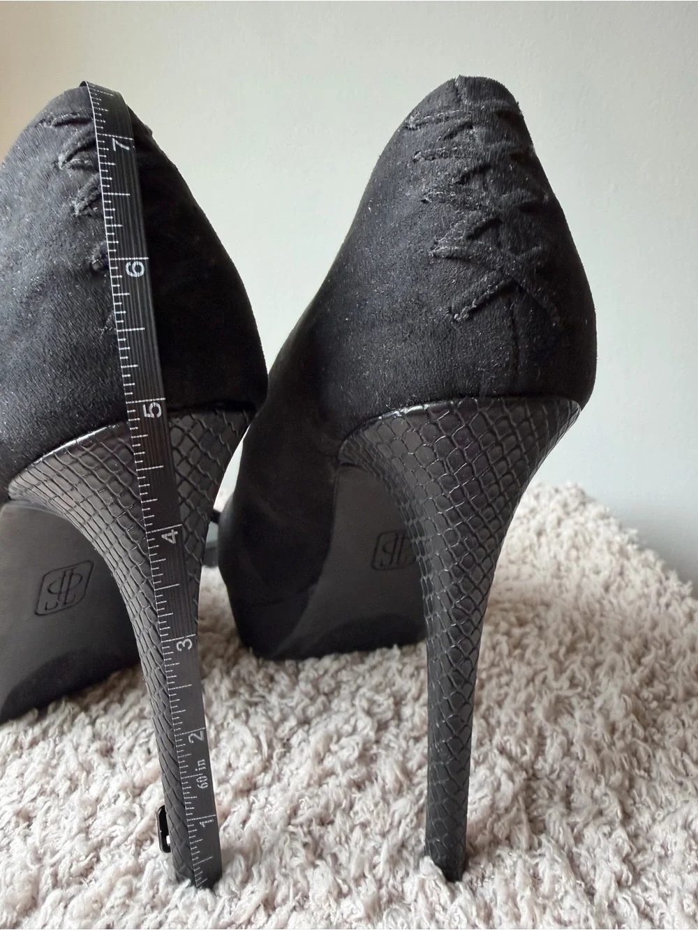 Jennifer Lopez Black Suede Platform Pumps